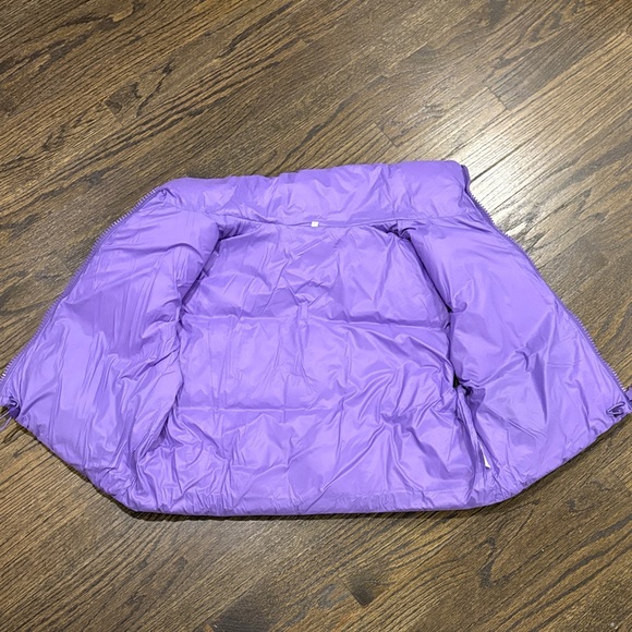 Purple Crop Puffer Vest by Amazon Essentials ( size small) - Picture 4 of 6
